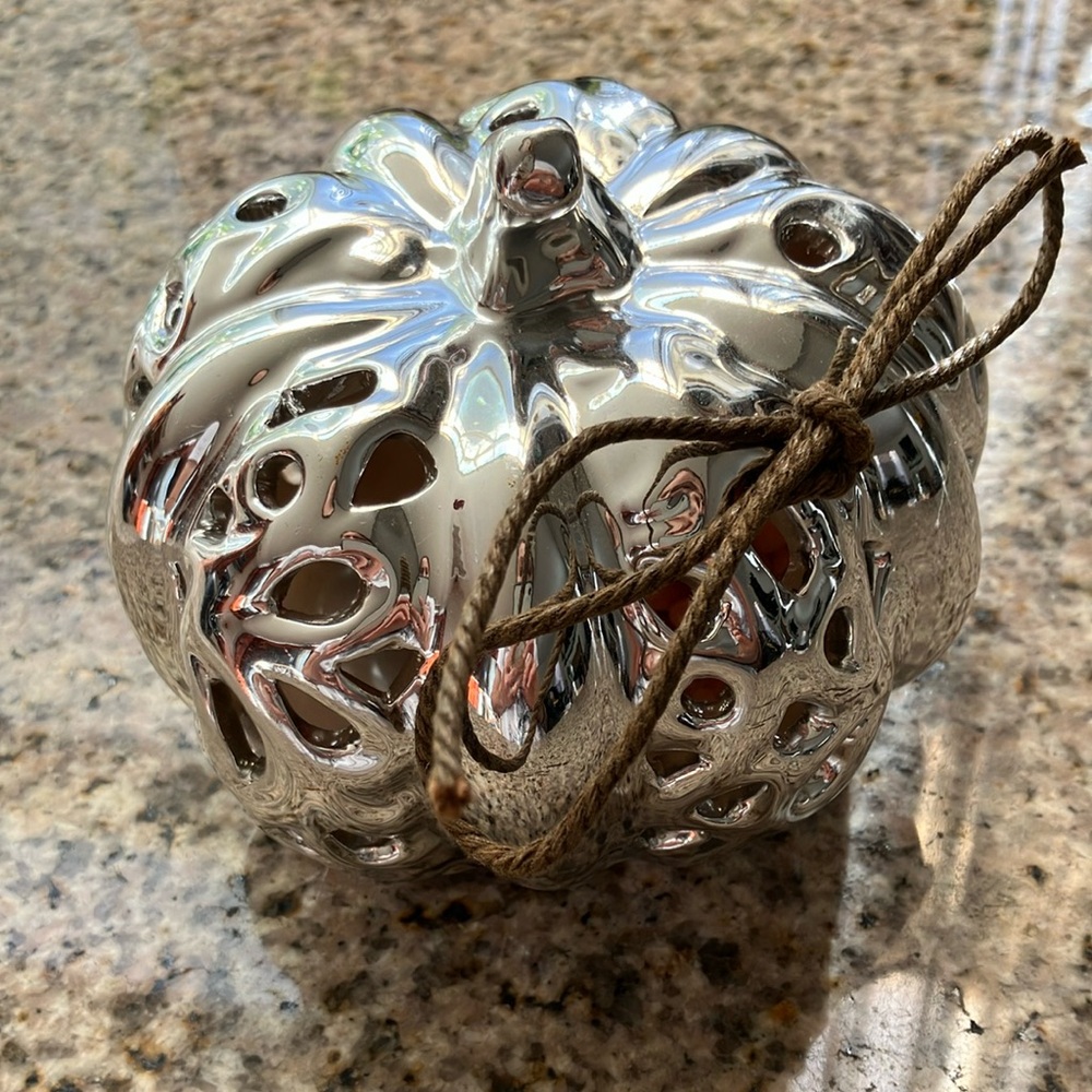 Ceramic silver pumpkin with scent inside